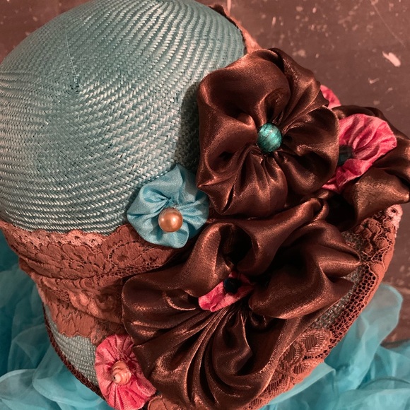 Custom couture cloche main image 8